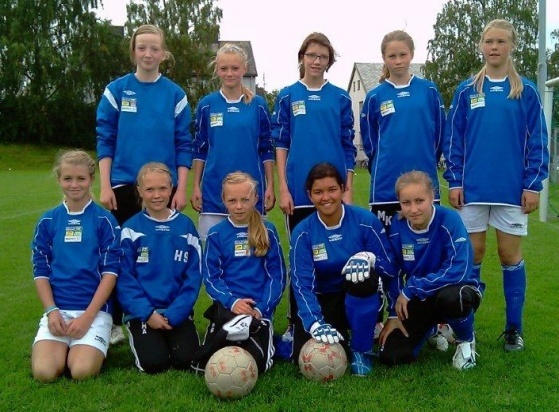 Jenter_12_04_crop.jpg