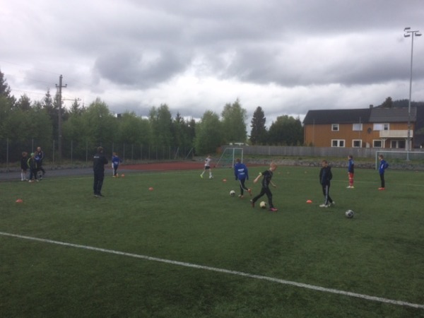 Barnefotball 260515 02
